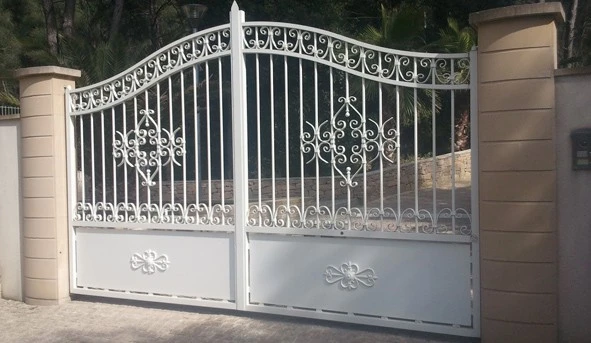 Portails en Alu façon fer forgé à Aubagne