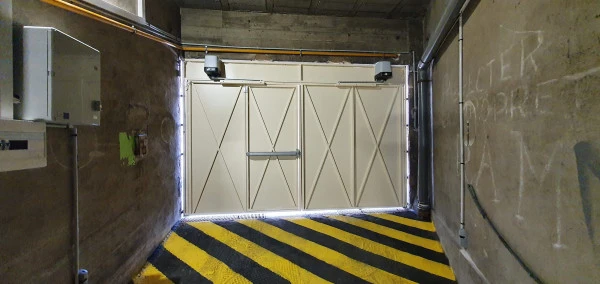 Porte de garage spé int